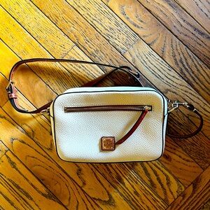 Like New Dooney & Burke Wexford Leather Camera Zip Crossbody.